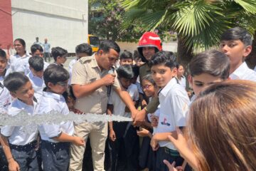 Vijay Dahiya, Fire Officer giving practica Firesafety training to school childrens in Delhi